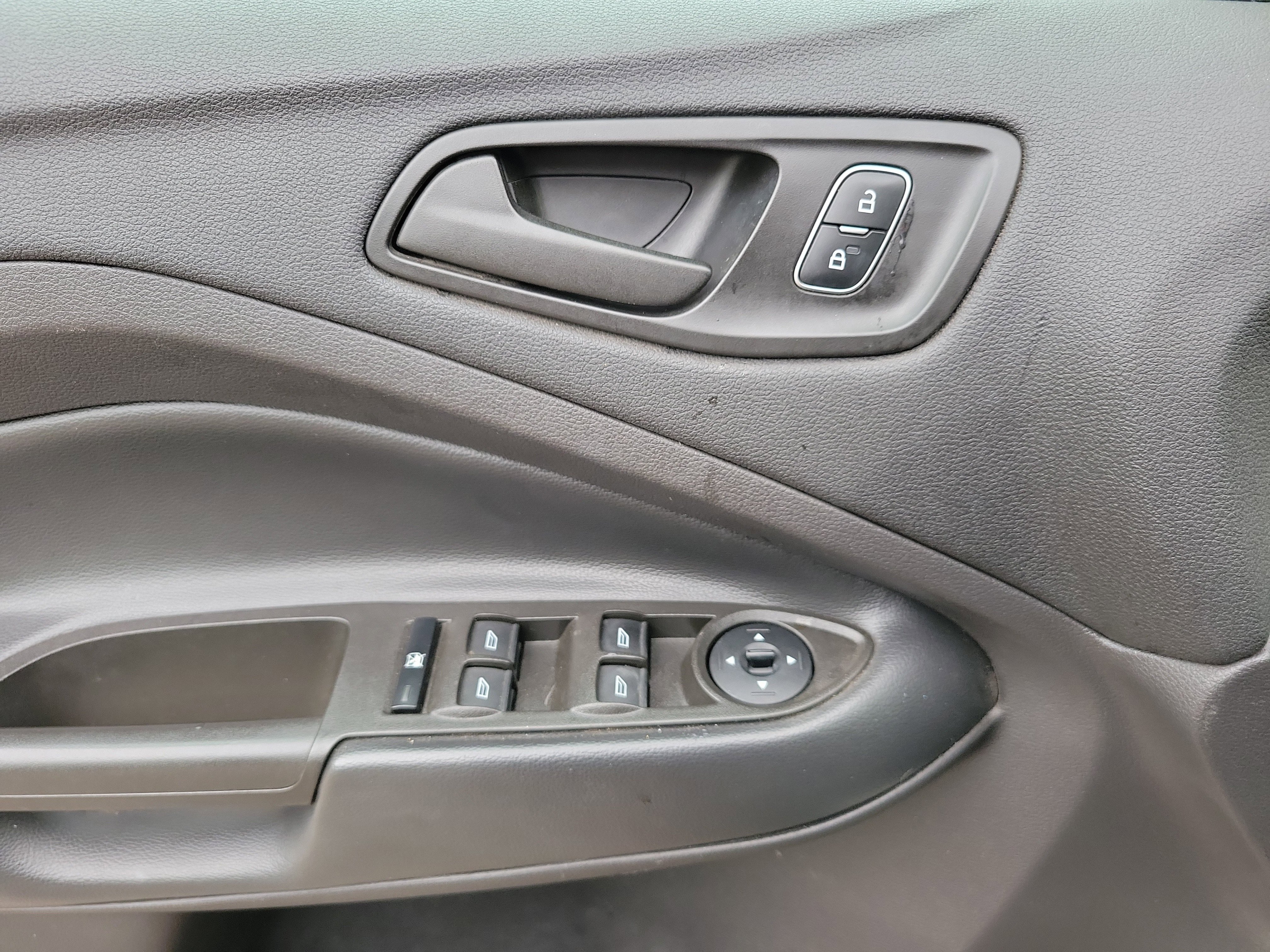 Used 2018 Ford Escape S FWD image 9