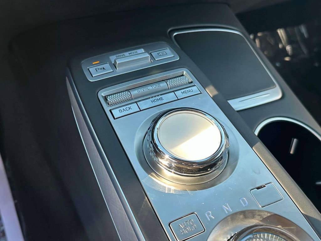 Used 2023 Genesis Electrified GV70 image 31