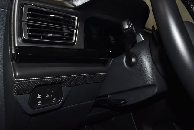 Used 2025 Volkswagen Atlas Cross Sport SE image 25