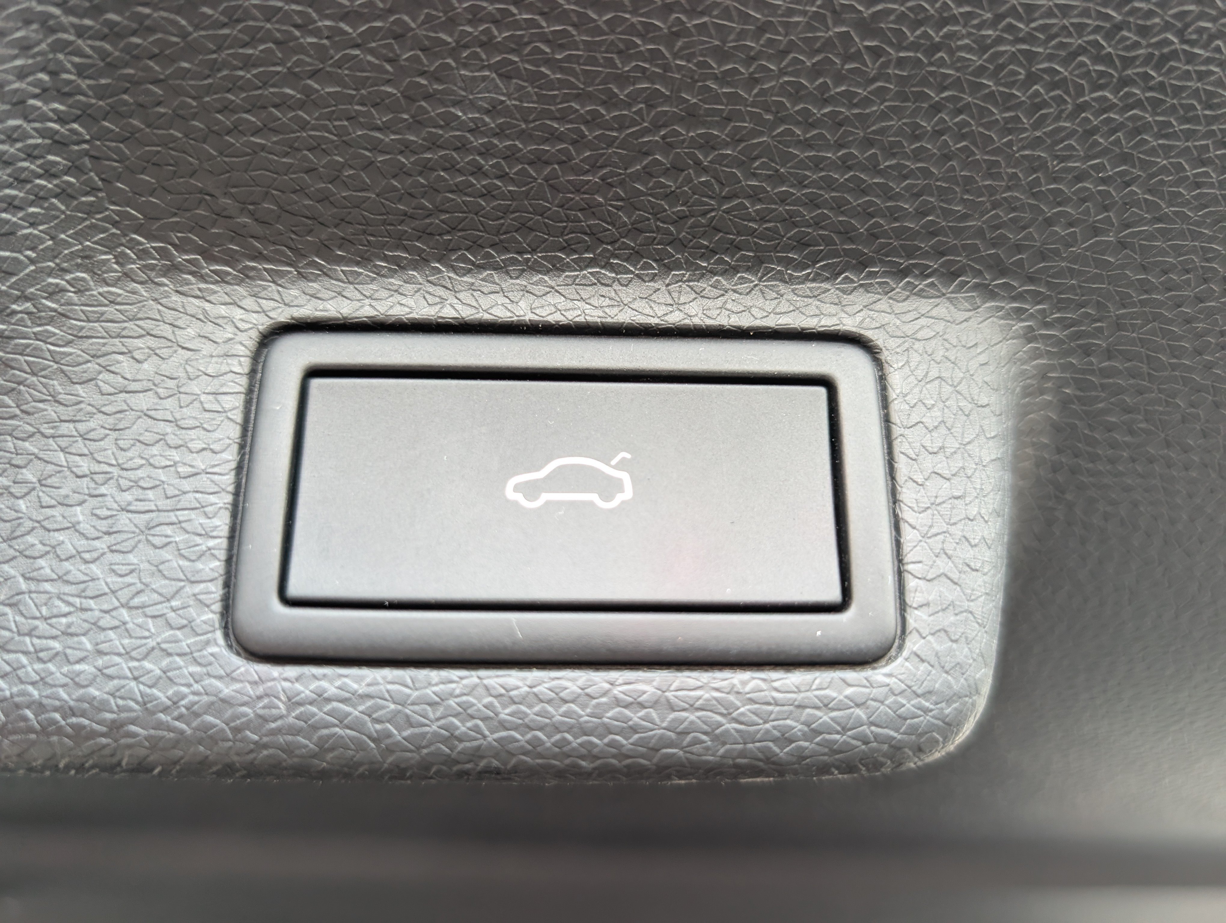 Used 2025 Volkswagen ID. Buzz Pro S Plus RWD image 14