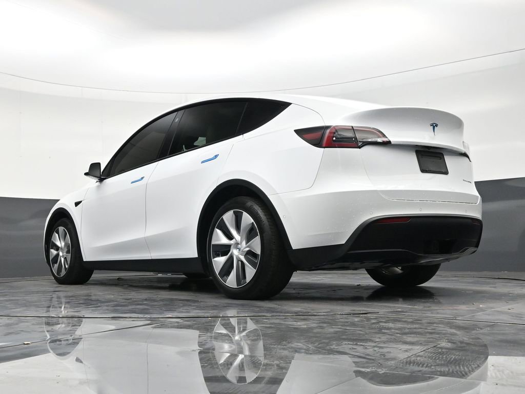 Used 2022 Tesla Model Y Long Range image 22