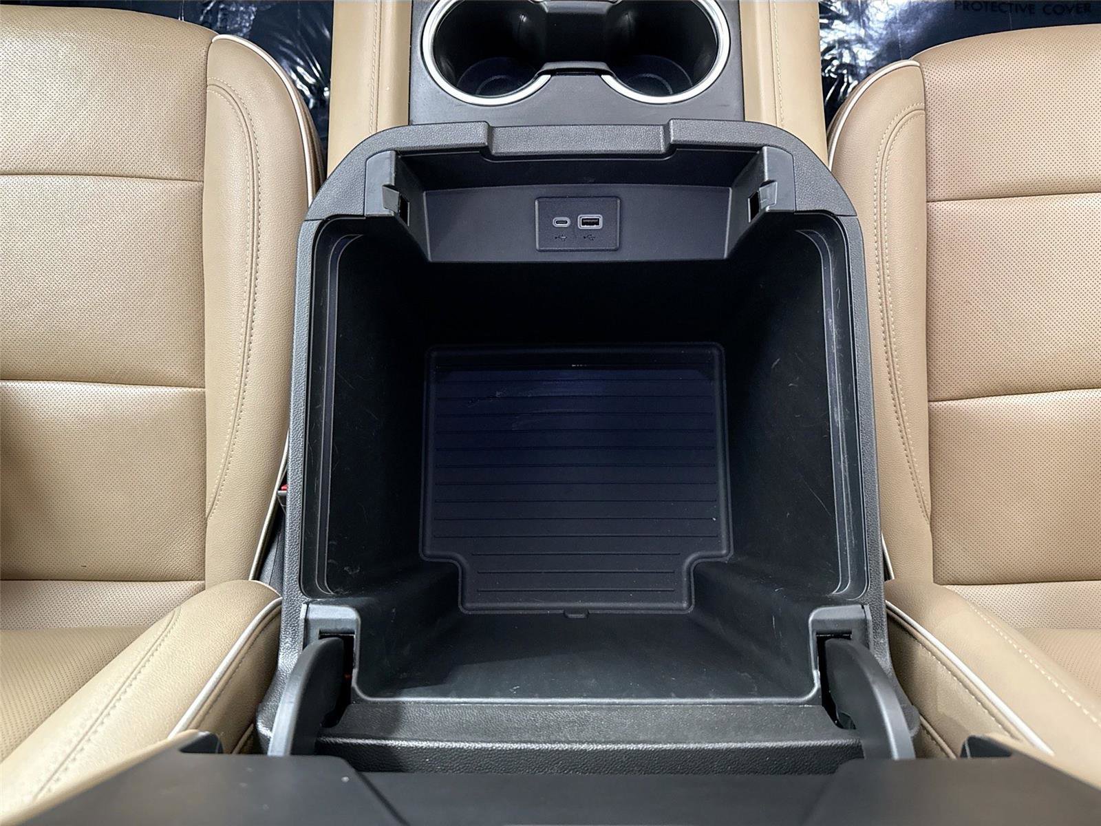 Used 2024 Chevrolet Suburban Premier RWD image 35