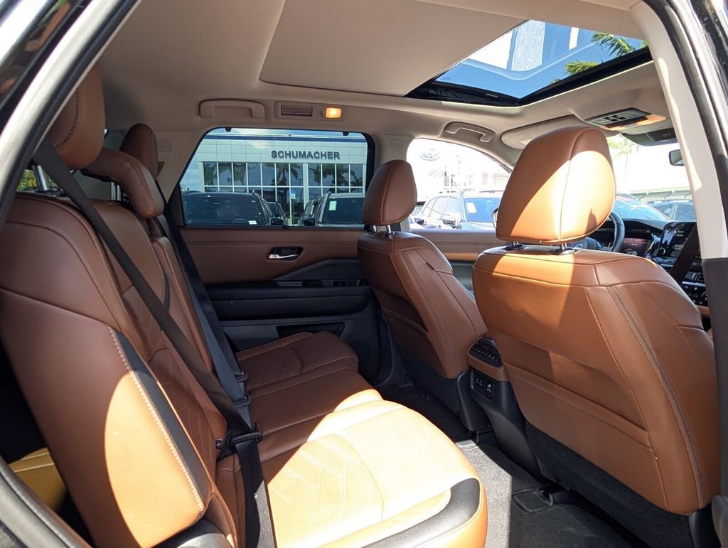 Used 2023 Nissan Pathfinder Platinum w/ Cargo Package image 14