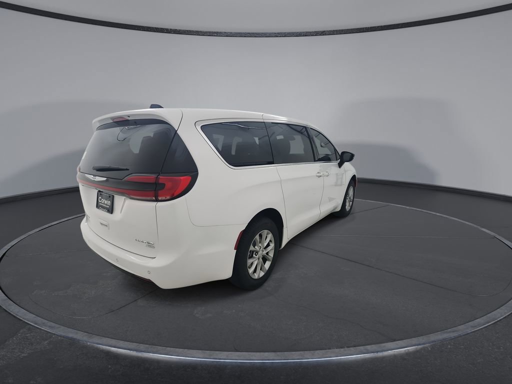 New 2026 Chrysler Pacifica Limited AWD/4WD image 8
