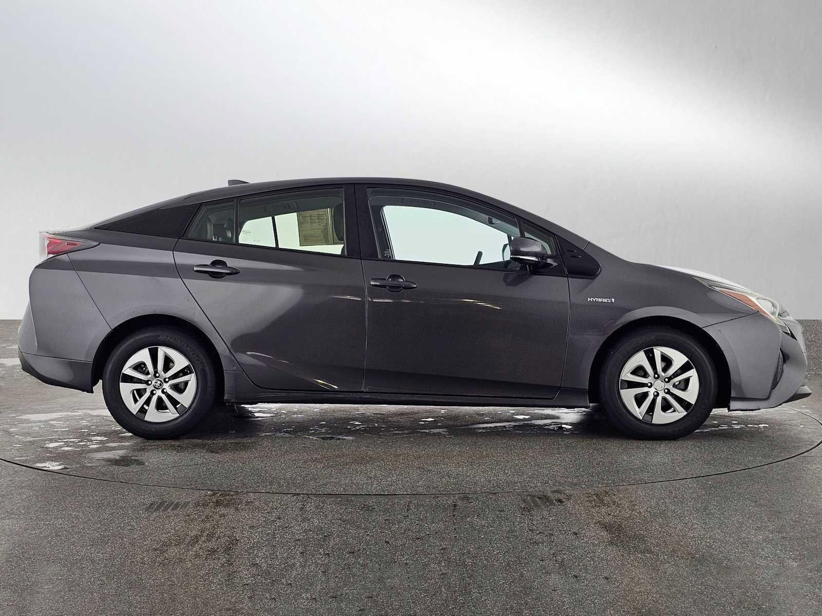Used 2017 Toyota Prius Four image 2