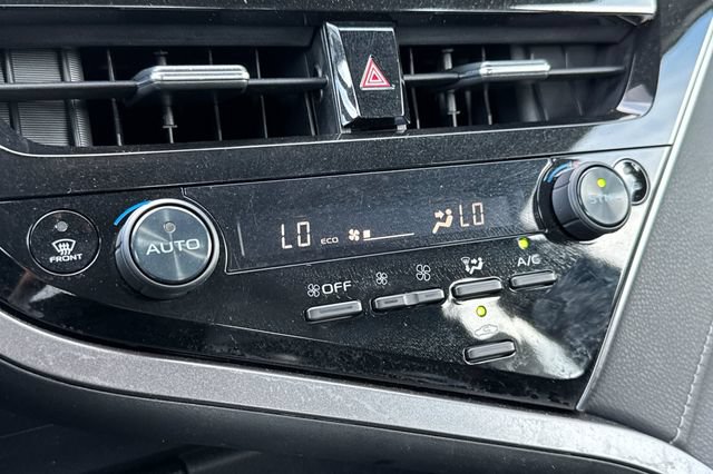 Used 2023 Toyota Camry SE w/ Convenience Package FWD image 28