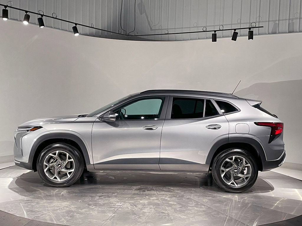 Used 2024 Chevrolet Trax LT image 14