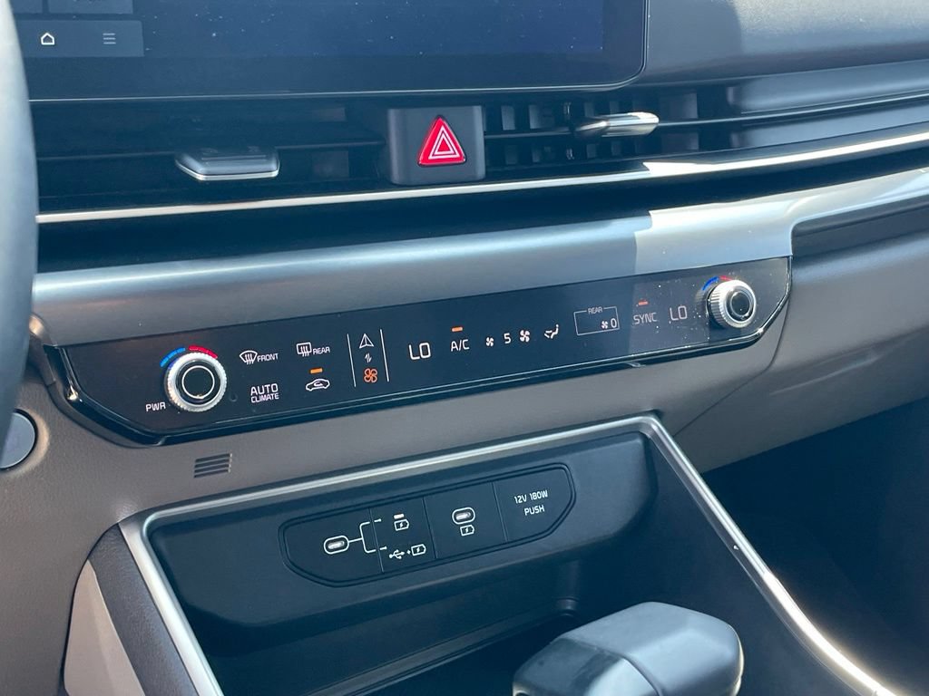Certified 2025 Kia Carnival FWD image 17