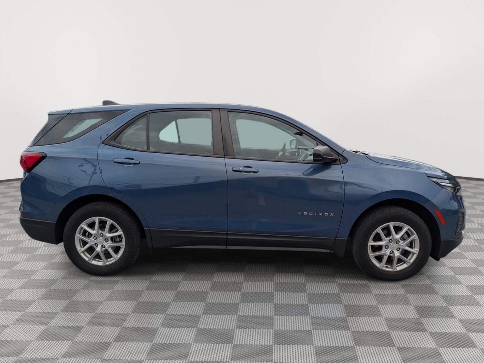 Used 2024 Chevrolet Equinox LS w/ Driver Confidence II Package AWD/4WD image 6