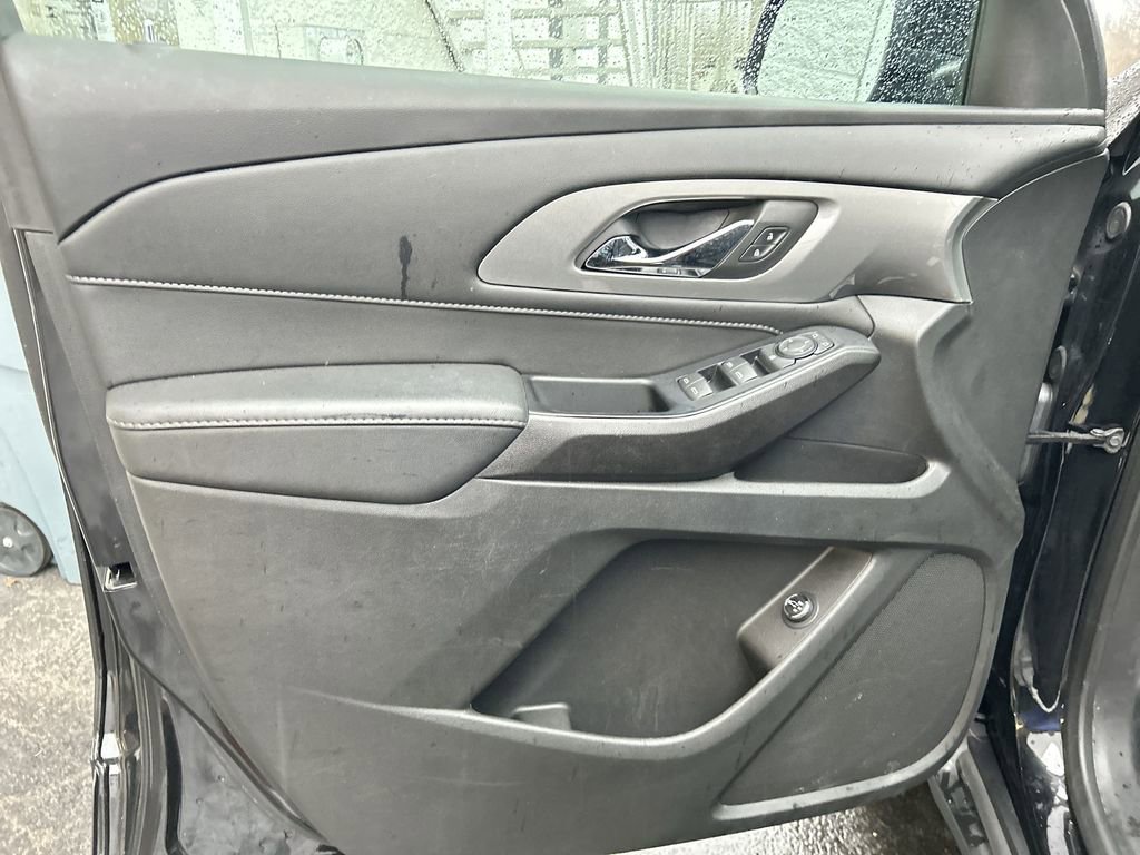 Used 2023 Chevrolet Traverse LT w/ Midnight/Sport Edition image 25