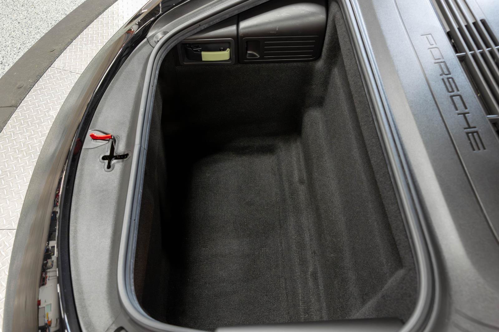 Used 2018 Porsche 718 Cayman RWD image 40
