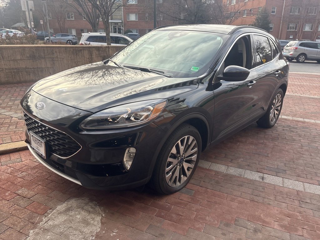 Used 2022 Ford Escape Titanium w/ Class II Trailer Tow Package image 7