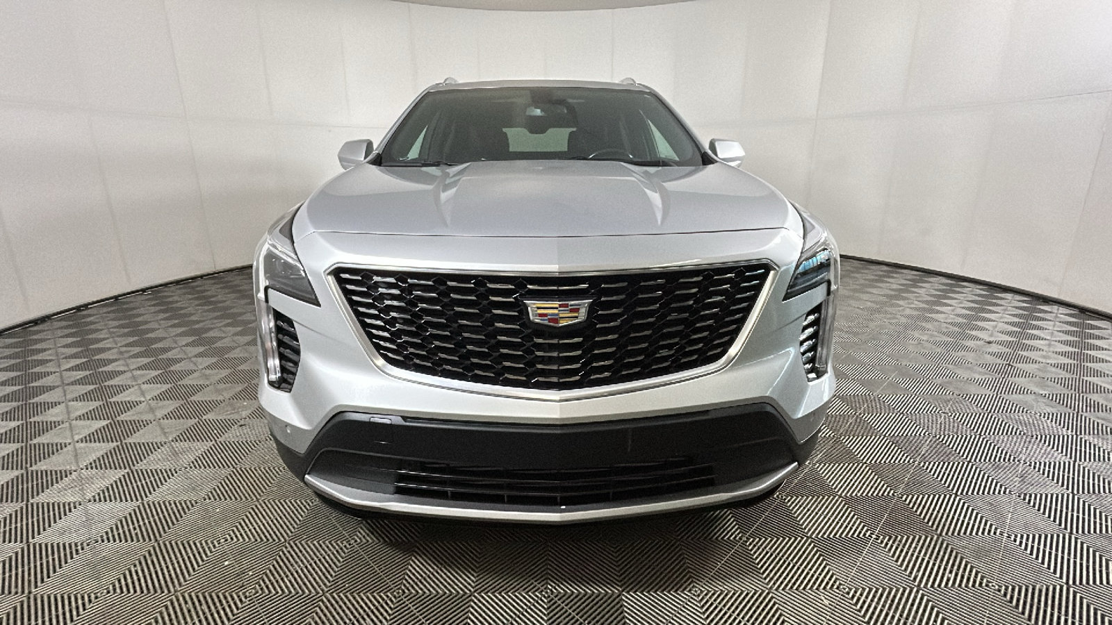 Used 2019 Cadillac XT4 Premium Luxury w/ Cold Weather Package AWD/4WD image 9