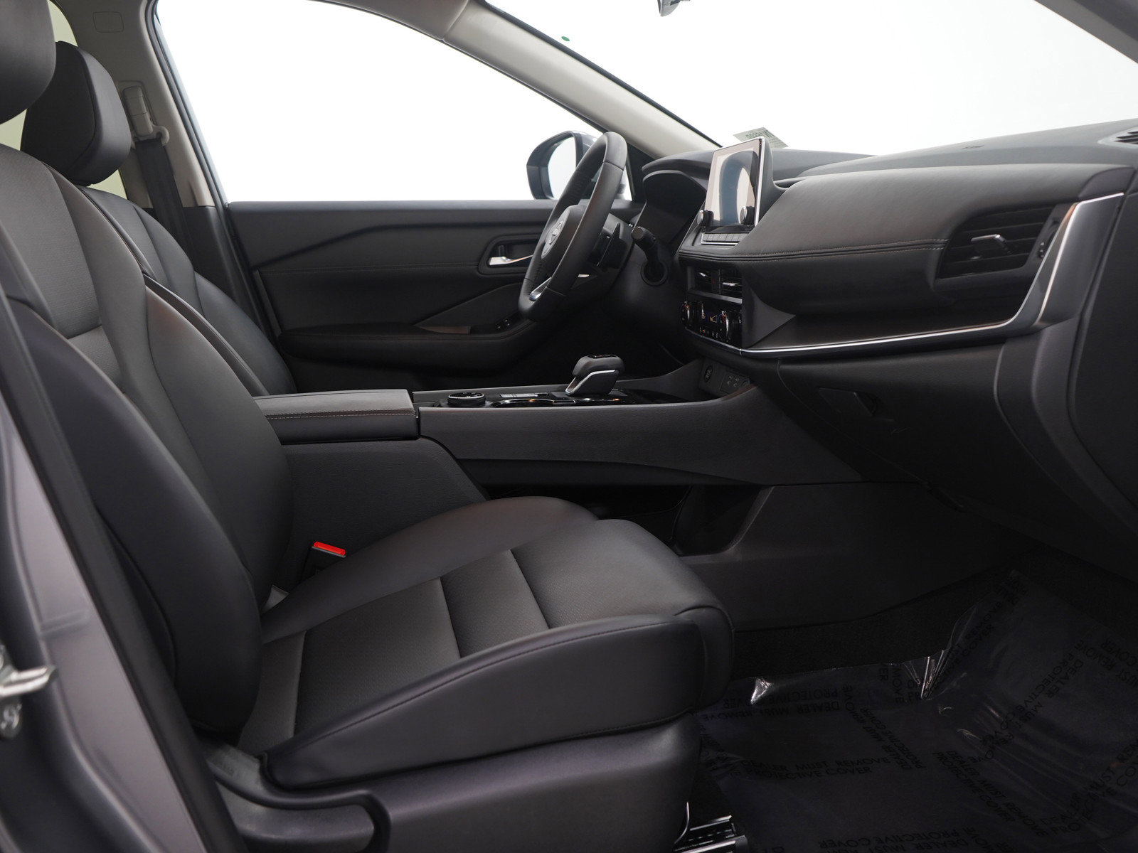 Used 2024 Nissan Rogue SV w/ SV Premium Package image 13