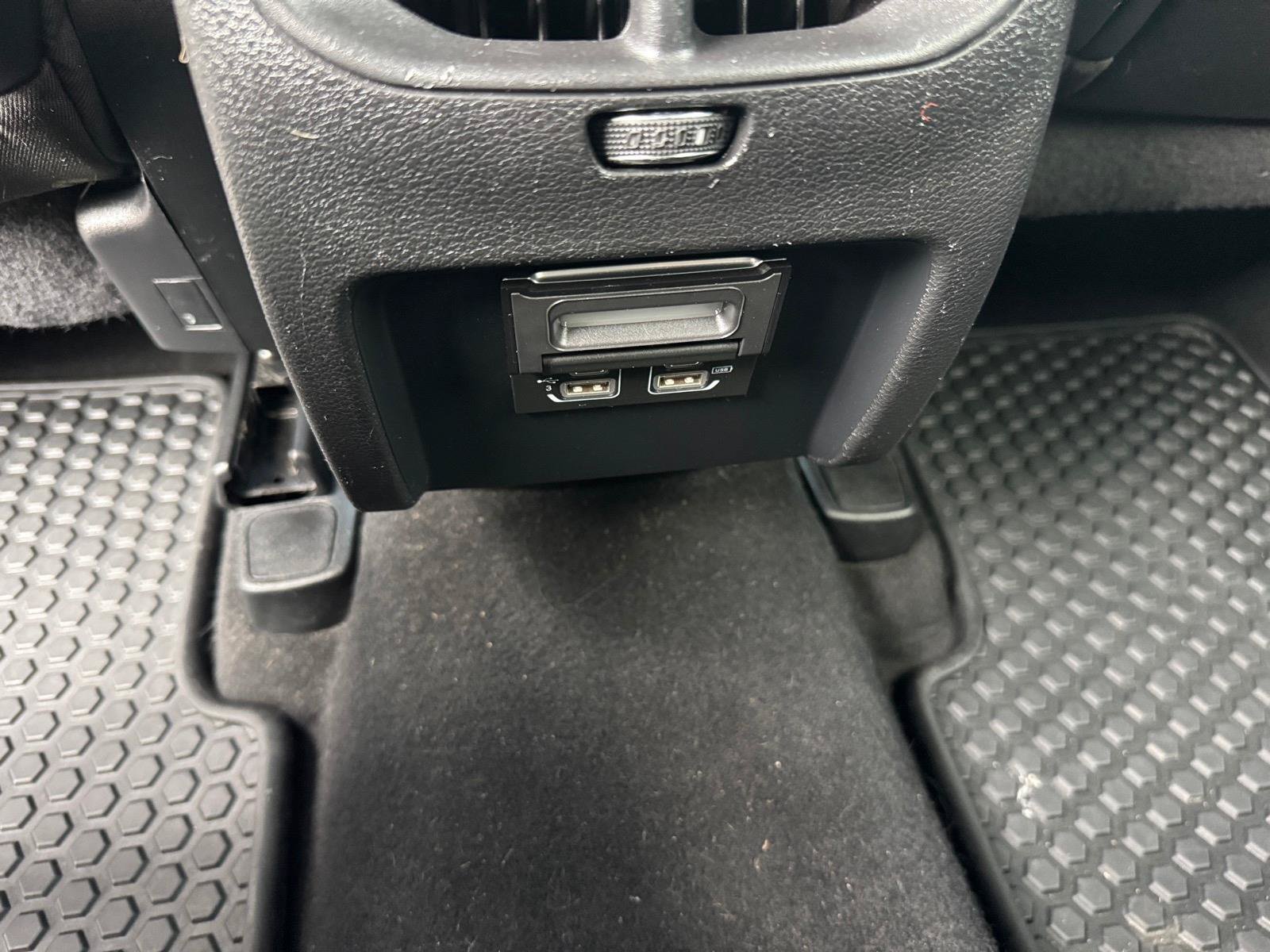 Used 2019 Jeep Cherokee Latitude Plus w/ Cold Weather Group AWD/4WD image 8