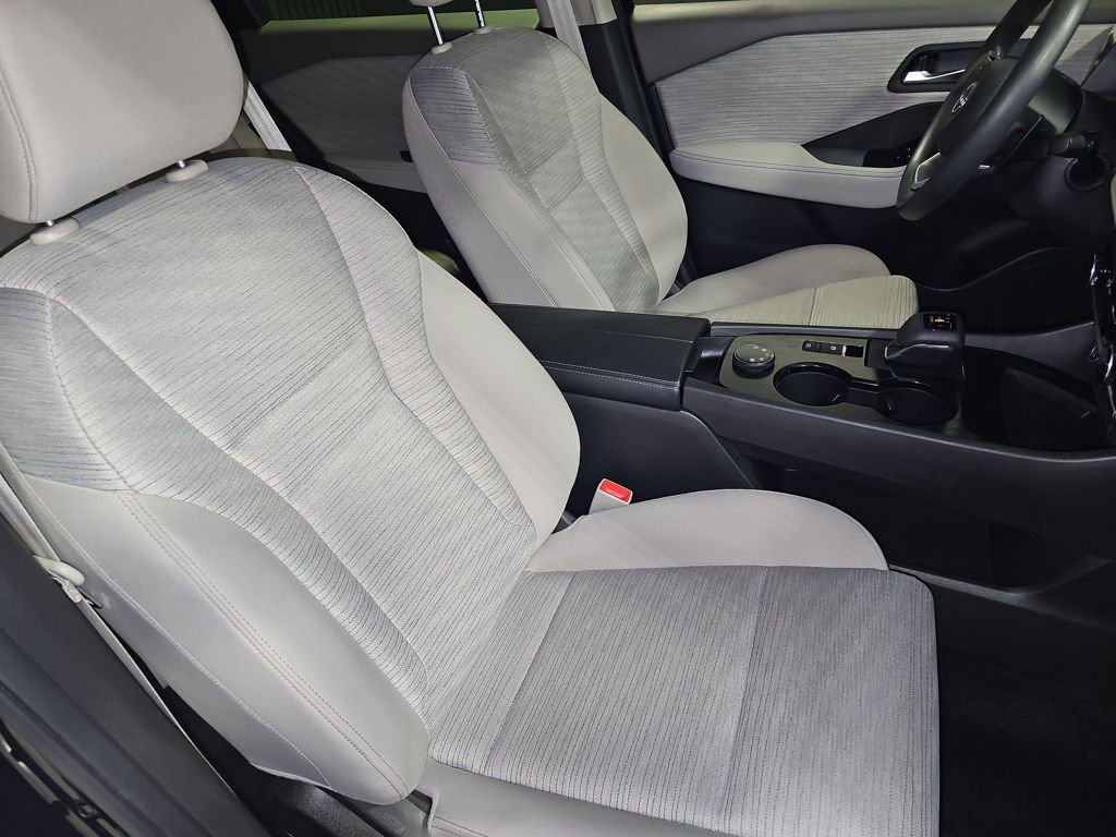 Used 2023 Nissan Rogue SV image 15