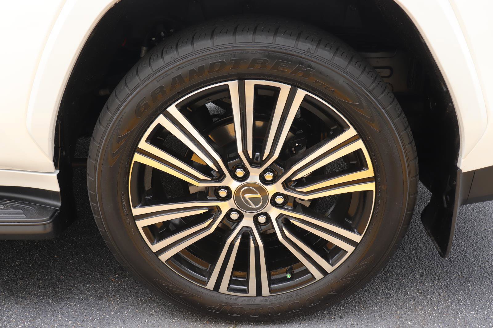 Used 2024 Lexus LX 600 4WD w/ Luxury Package image 43