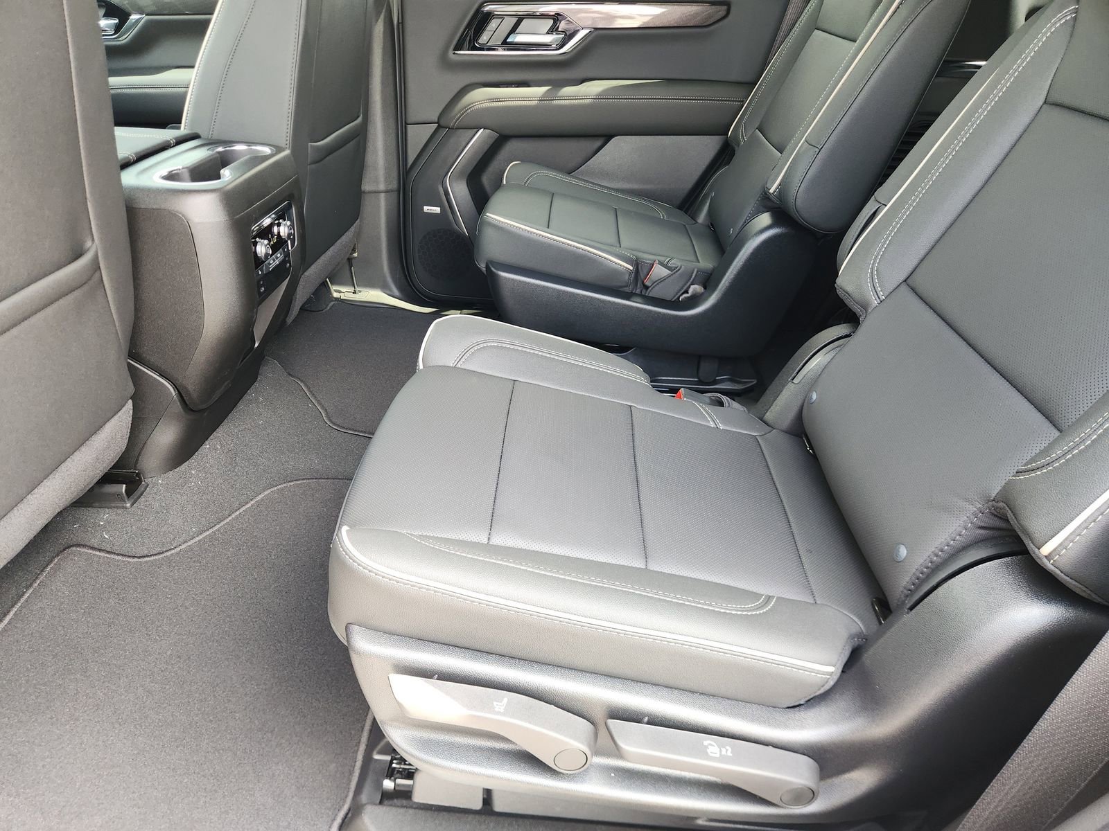 New 2026 GMC Yukon Elevation AWD/4WD image 32