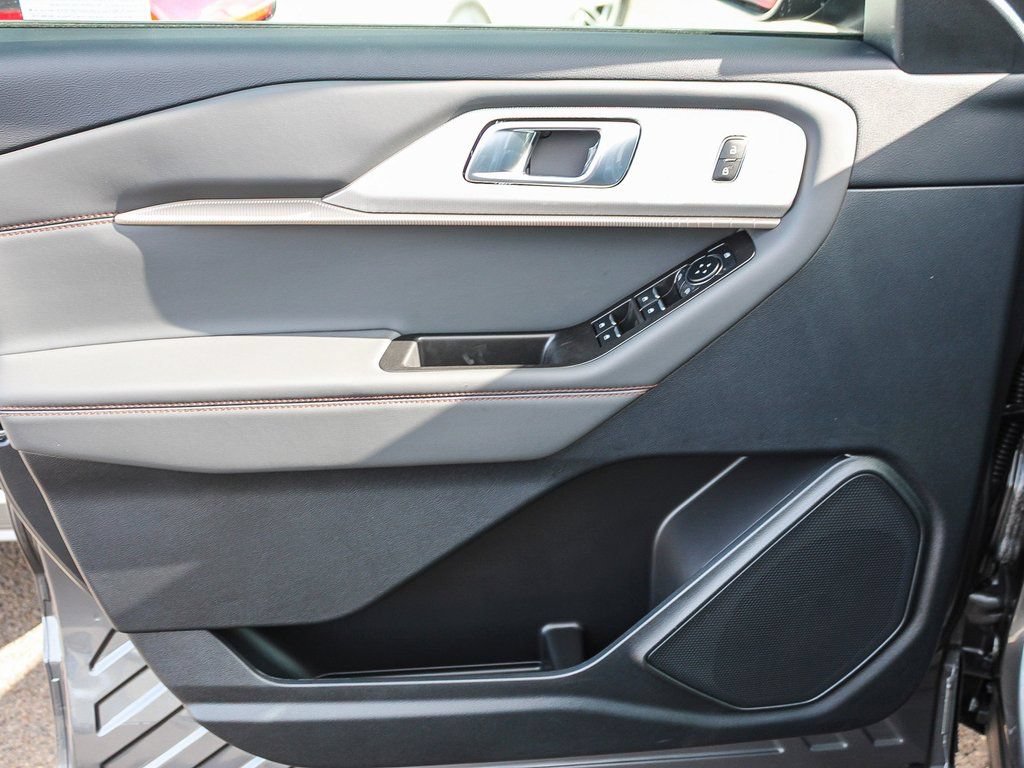 New 2026 Ford Explorer Active RWD image 21