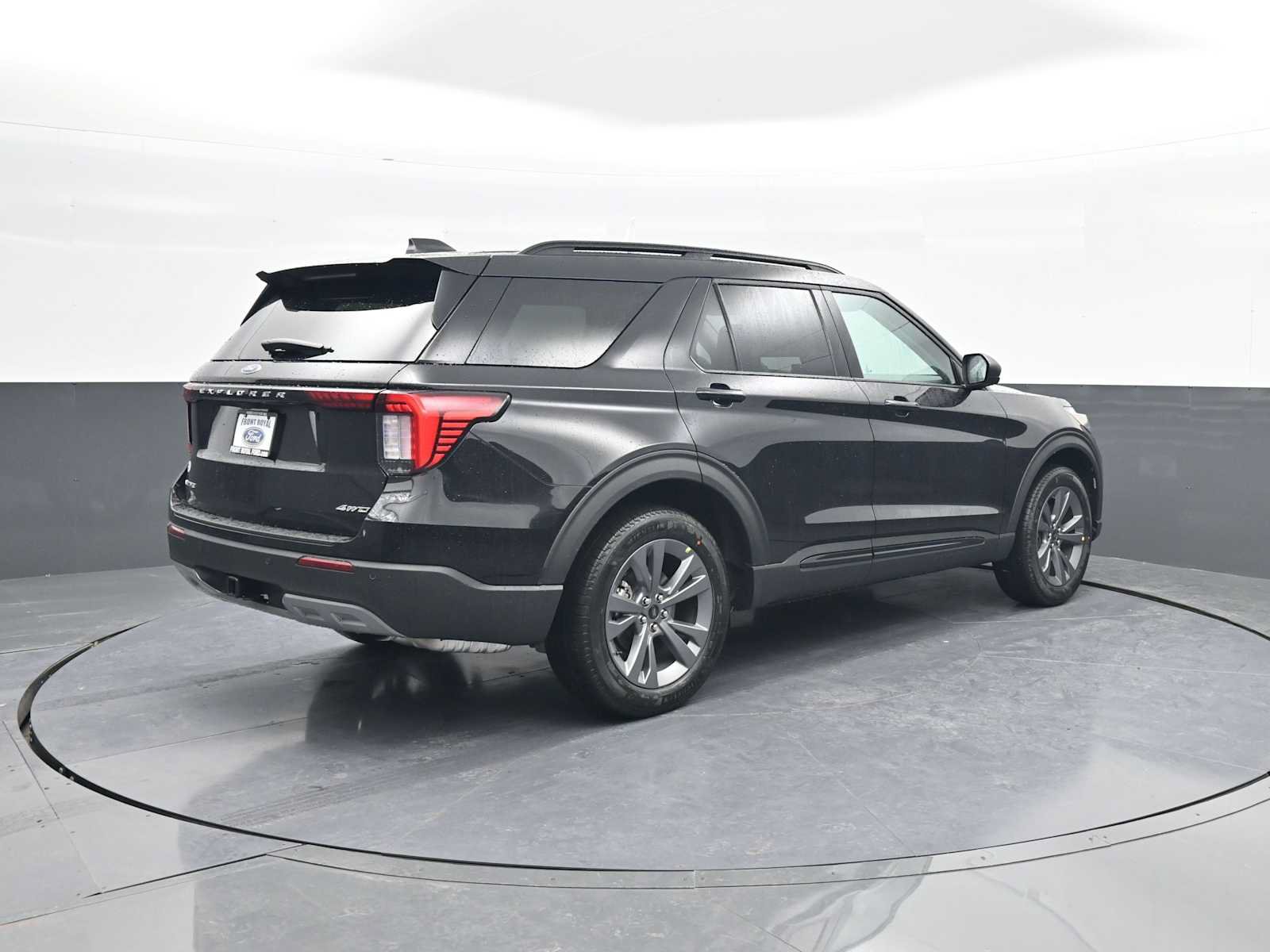 New 2026 Ford Explorer Active w/ Active Comfort Package AWD/4WD image 8