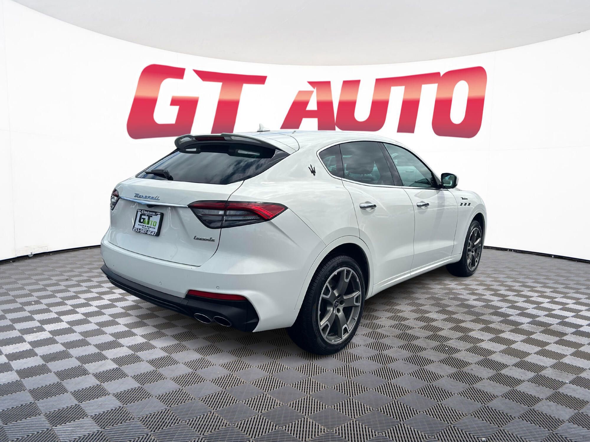Used 2023 Maserati Levante Modena image 7