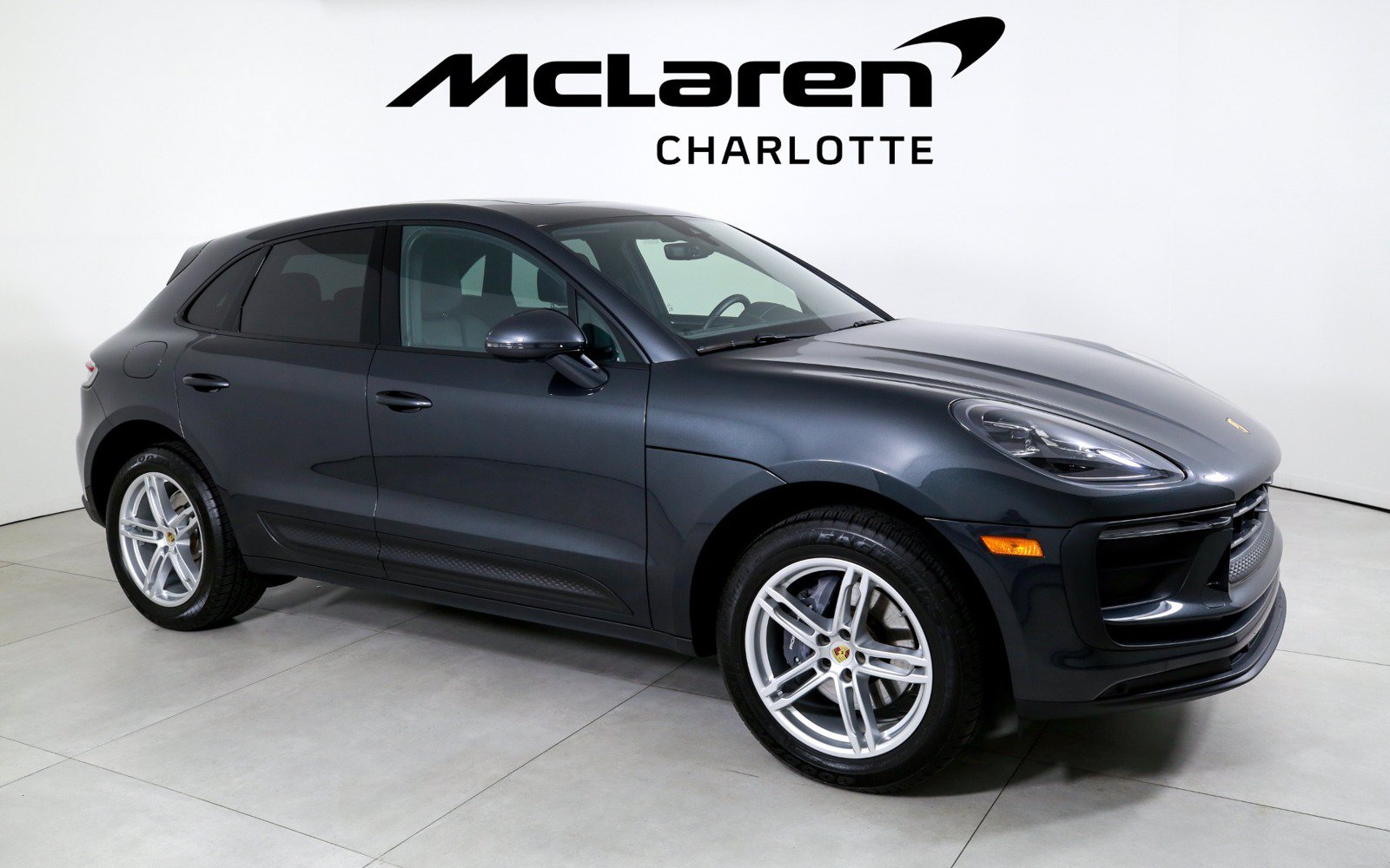 Used 2024 Porsche Macan AWD/4WD image 2