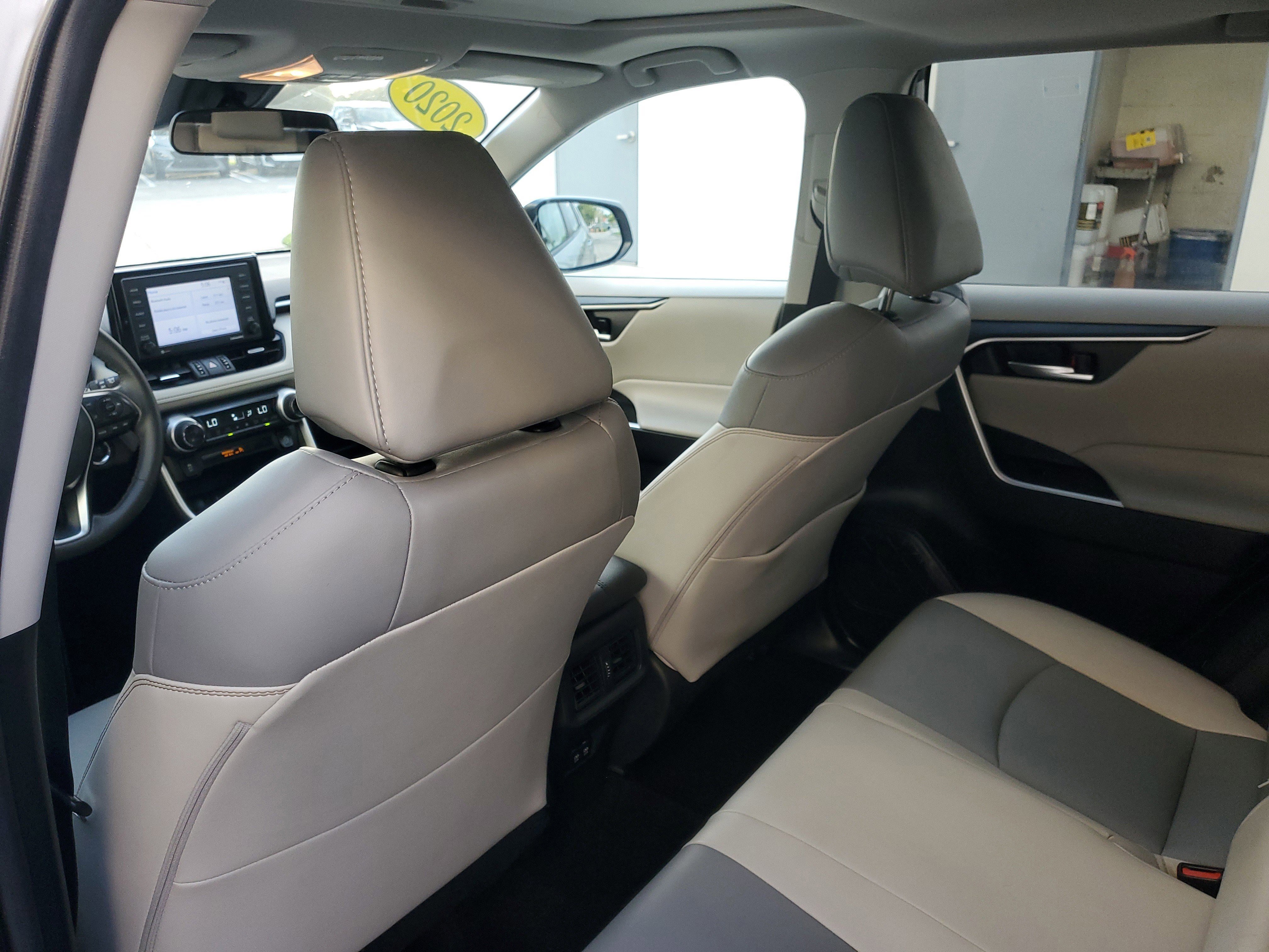 Used 2020 Toyota RAV4 XLE Premium image 13