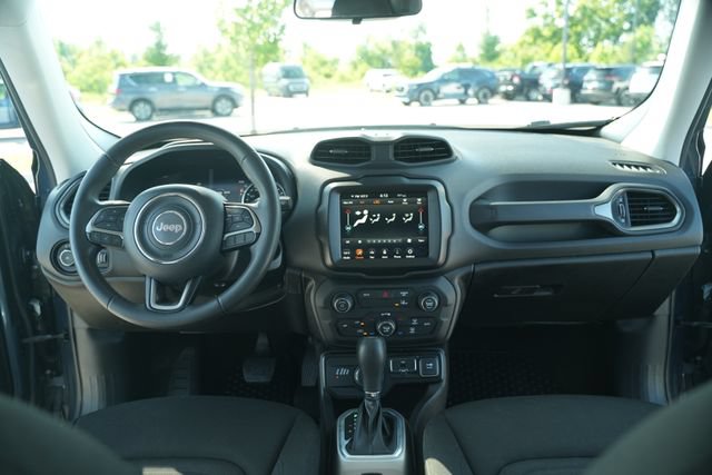 Used 2022 Jeep Renegade Latitude AWD/4WD image 26