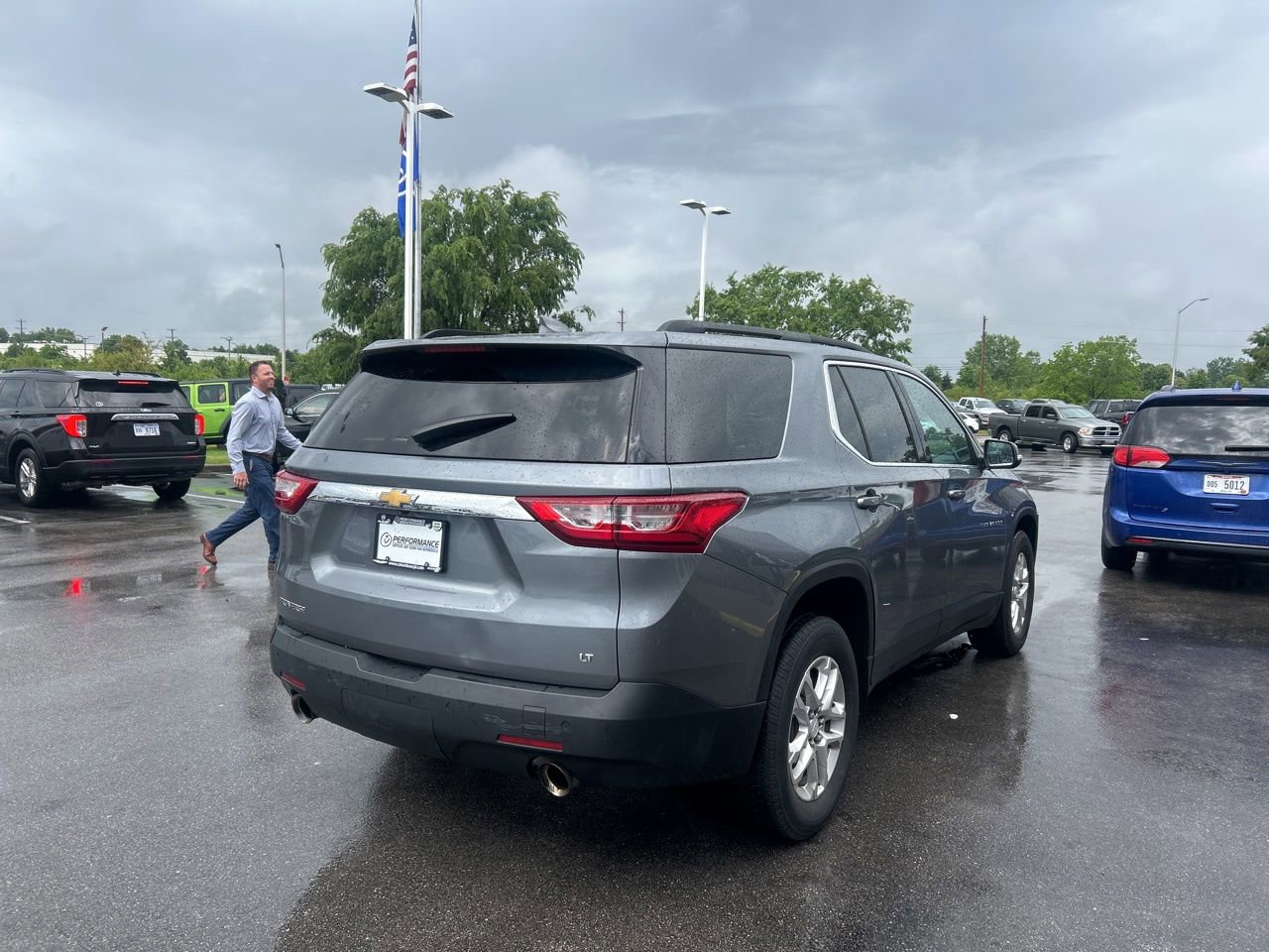 Used 2021 Chevrolet Traverse LT FWD image 3