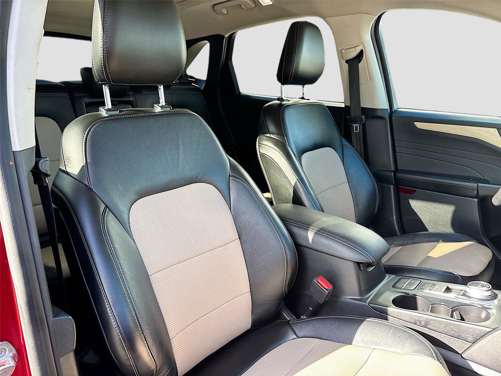 Used 2022 Ford Escape Titanium w/ Titanium Elite Package image 32