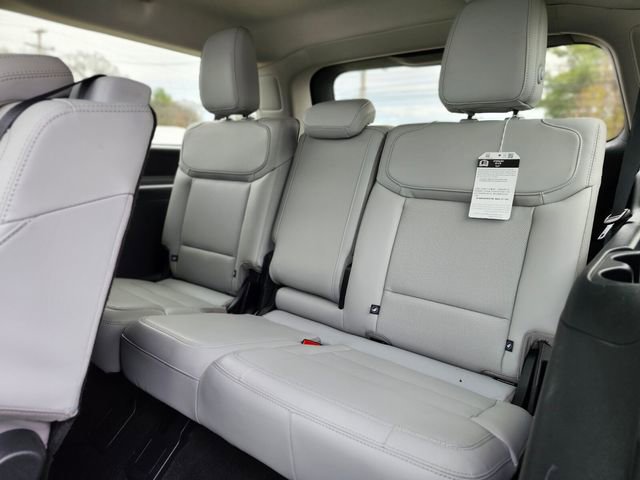 Certified 2025 Ford Expedition Max Platinum image 18