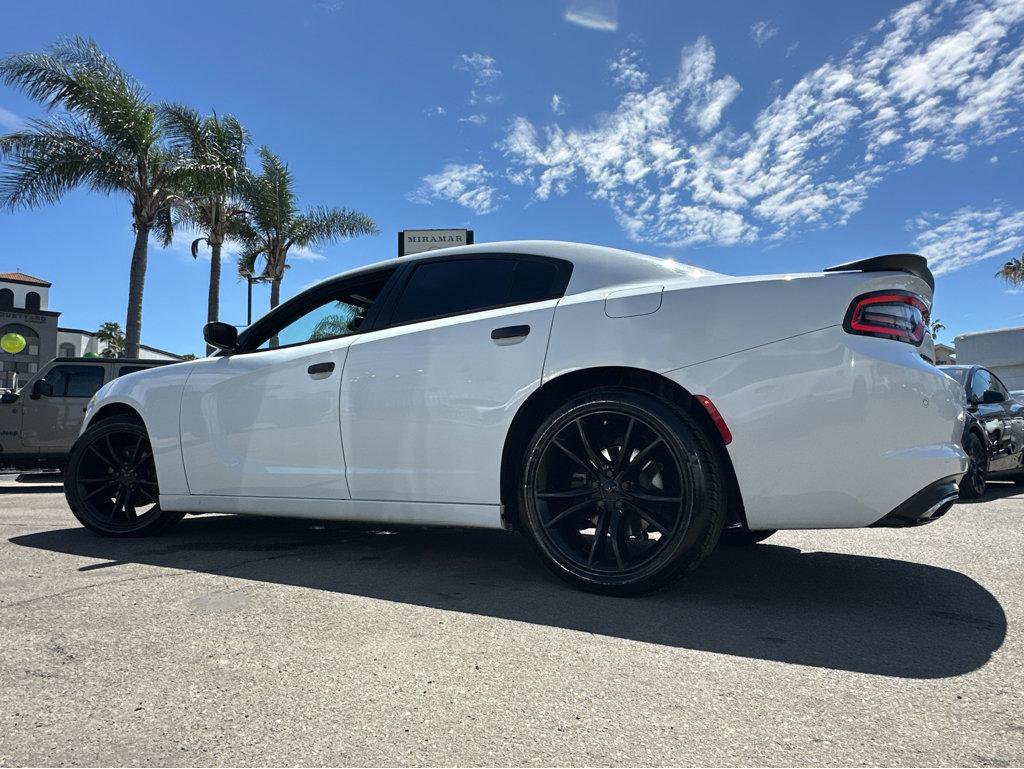 Used 2016 Dodge Charger SXT w/ Blacktop Package image 3