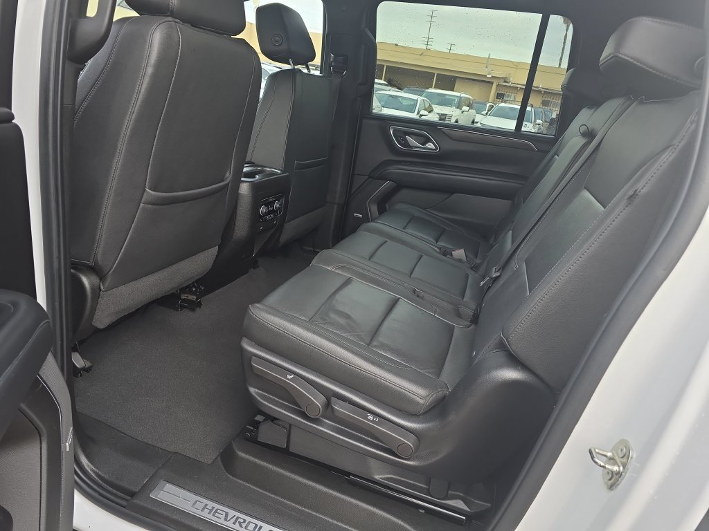 Used 2022 Chevrolet Suburban LT w/ Luxury Package RWD image 22