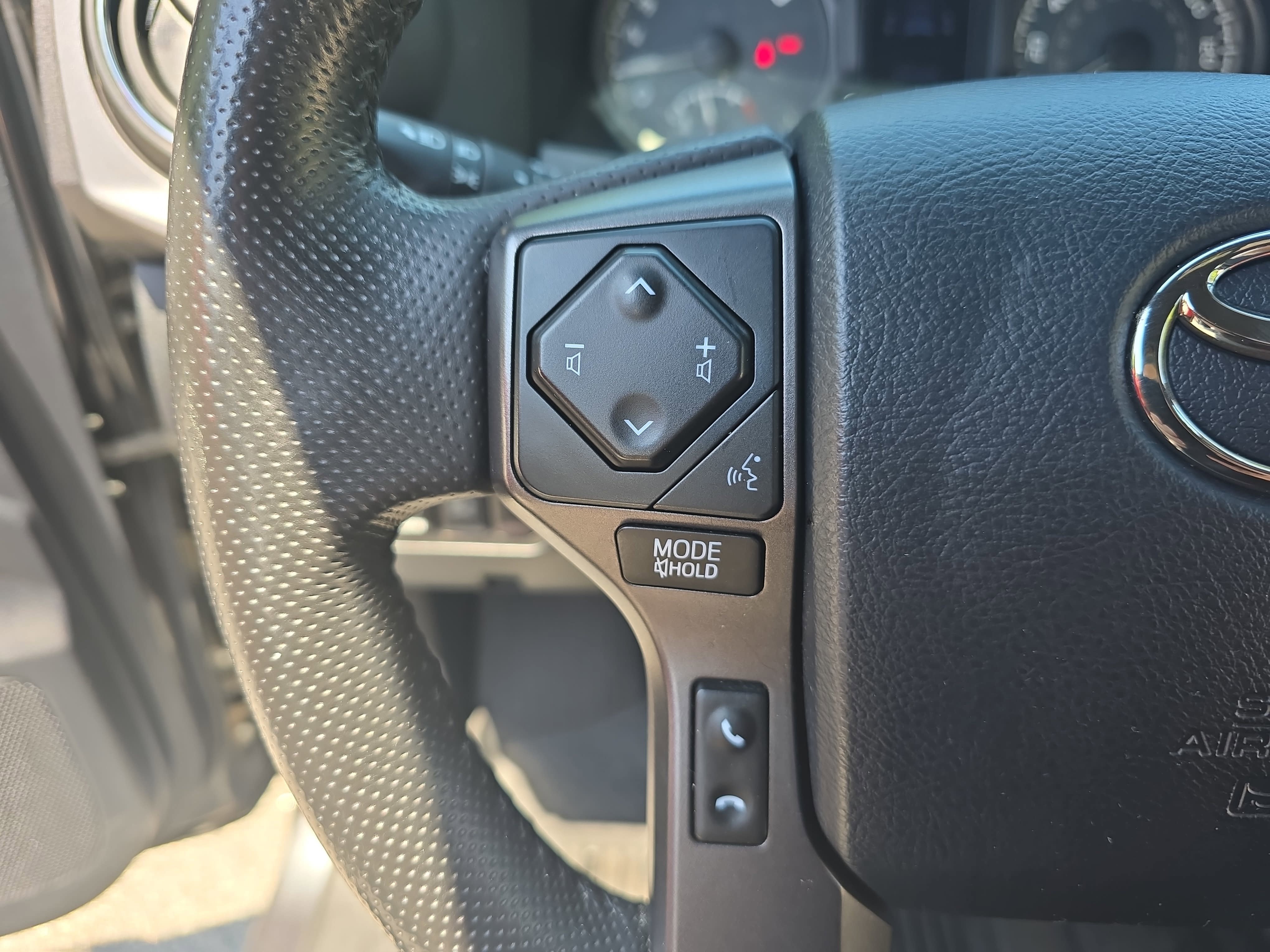 Used 2019 Toyota Tacoma TRD Sport AWD/4WD image 16