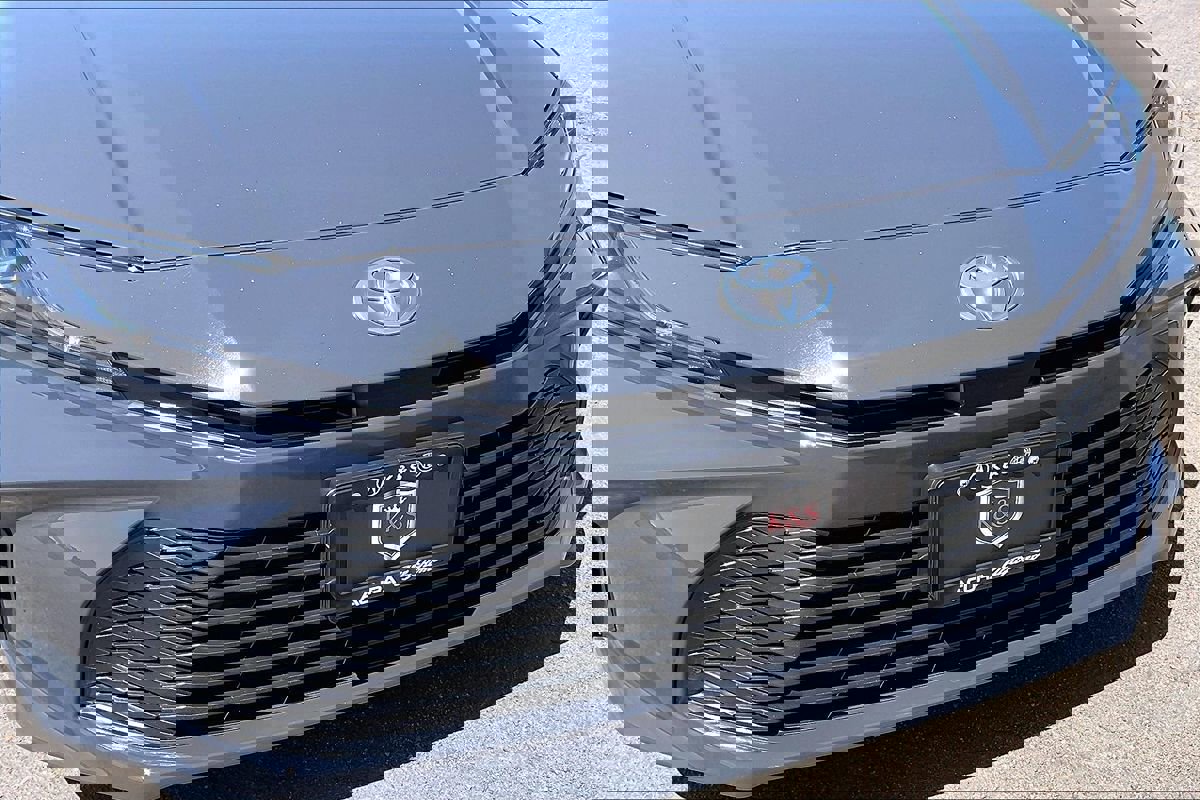 Used 2025 Toyota Camry LE image 28