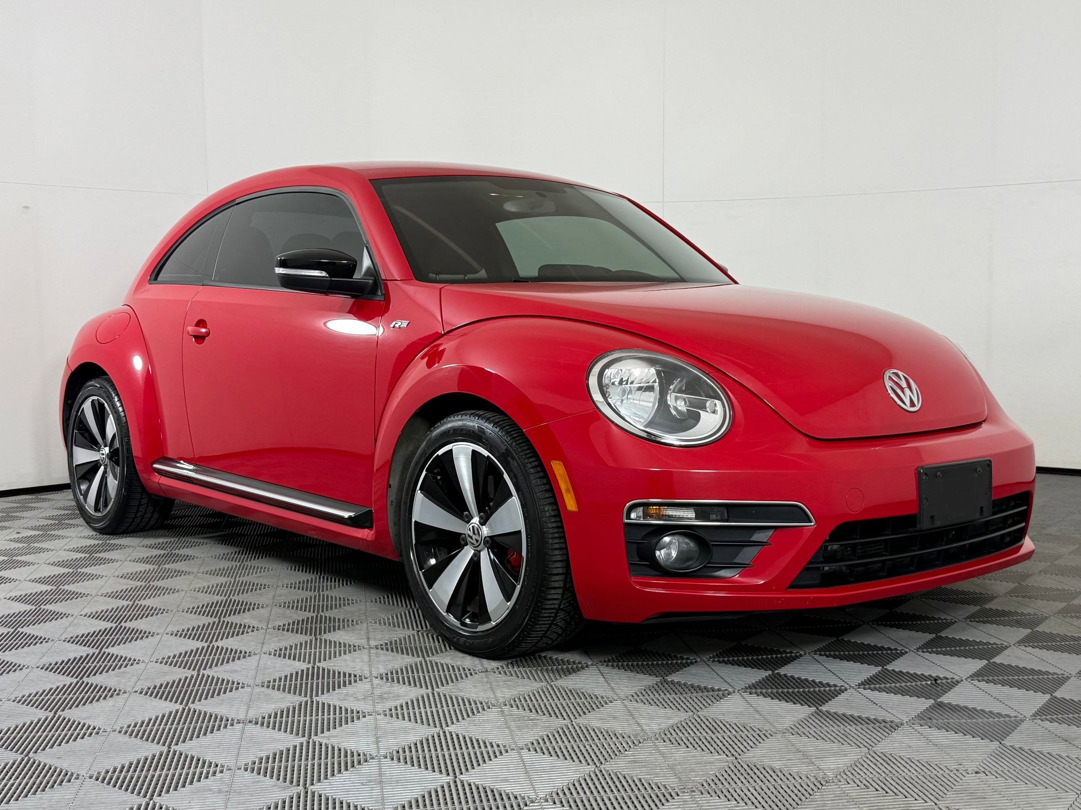 Used 2014 Volkswagen Beetle R-Line image 7