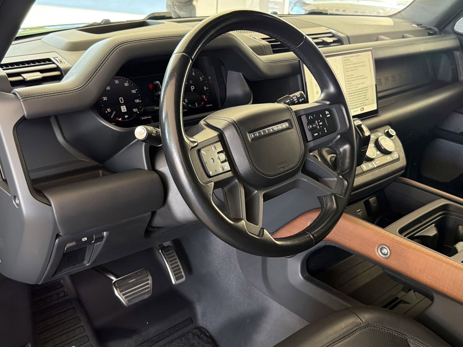 Used 2023 Land Rover Defender 130 X image 4