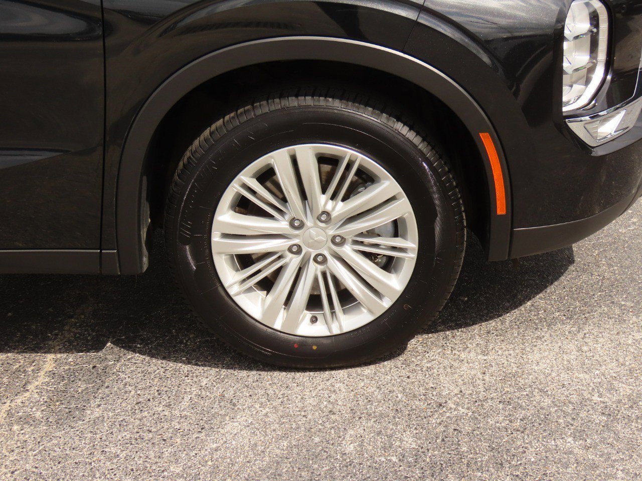 Used 2024 Mitsubishi Outlander ES image 9