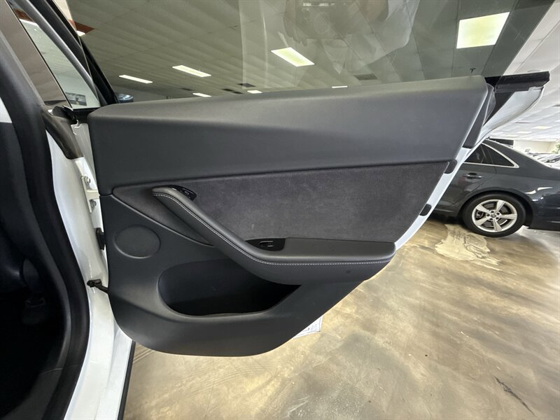 Used 2021 Tesla Model Y Long Range image 14