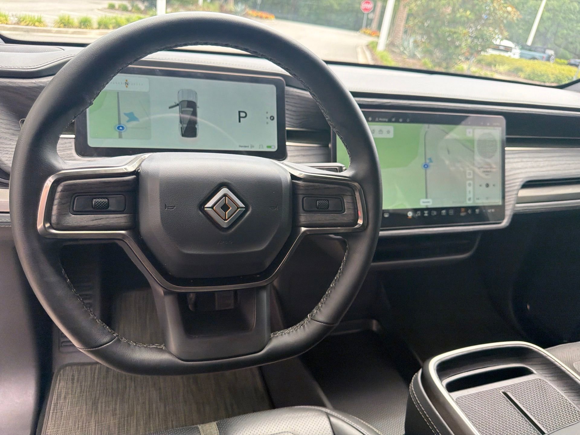 Used 2025 Rivian R1S Adventure AWD/4WD image 32