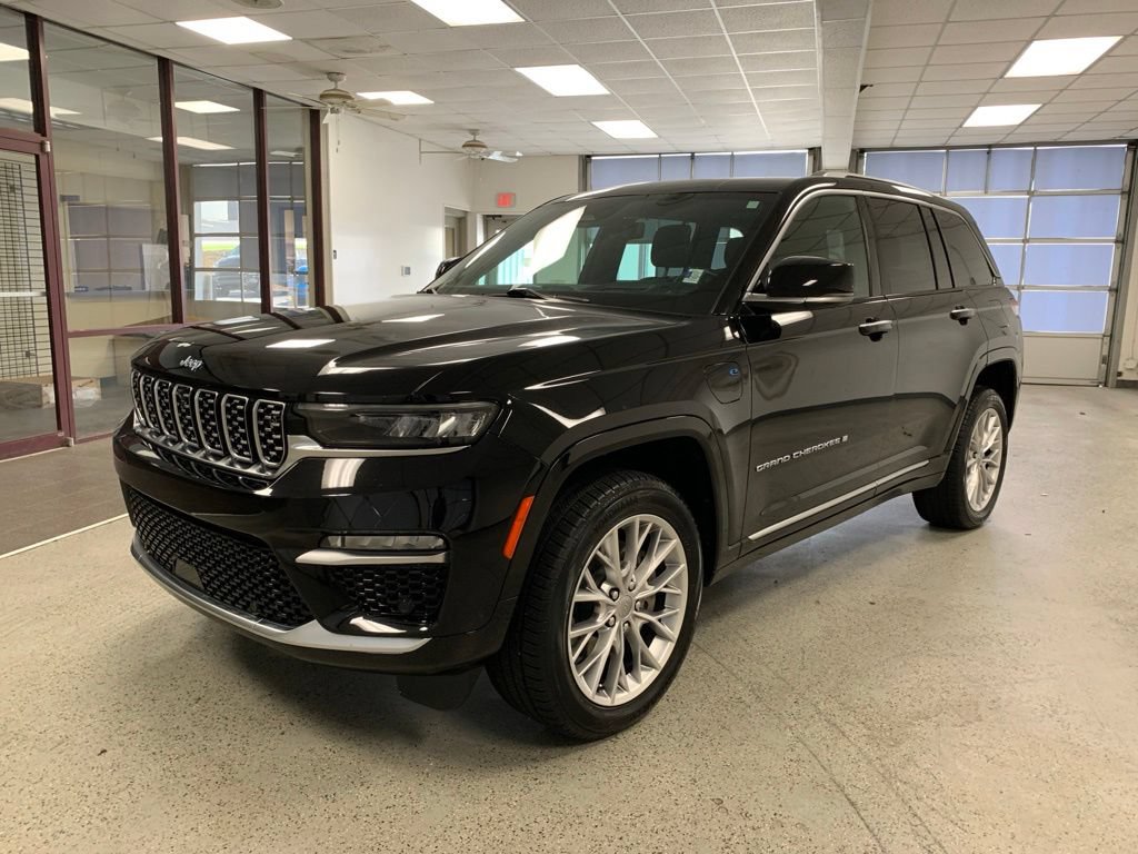 Certified 2023 Jeep Grand Cherokee Summit w/ Advanced Protech Group IV AWD/4WD image 3