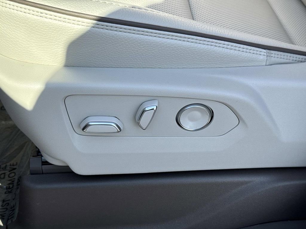 Used 2024 GMC Yukon XL Denali w/ Advanced Technology Package AWD/4WD image 14