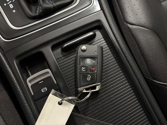 Used 2019 Volkswagen e-Golf SEL Premium image 32