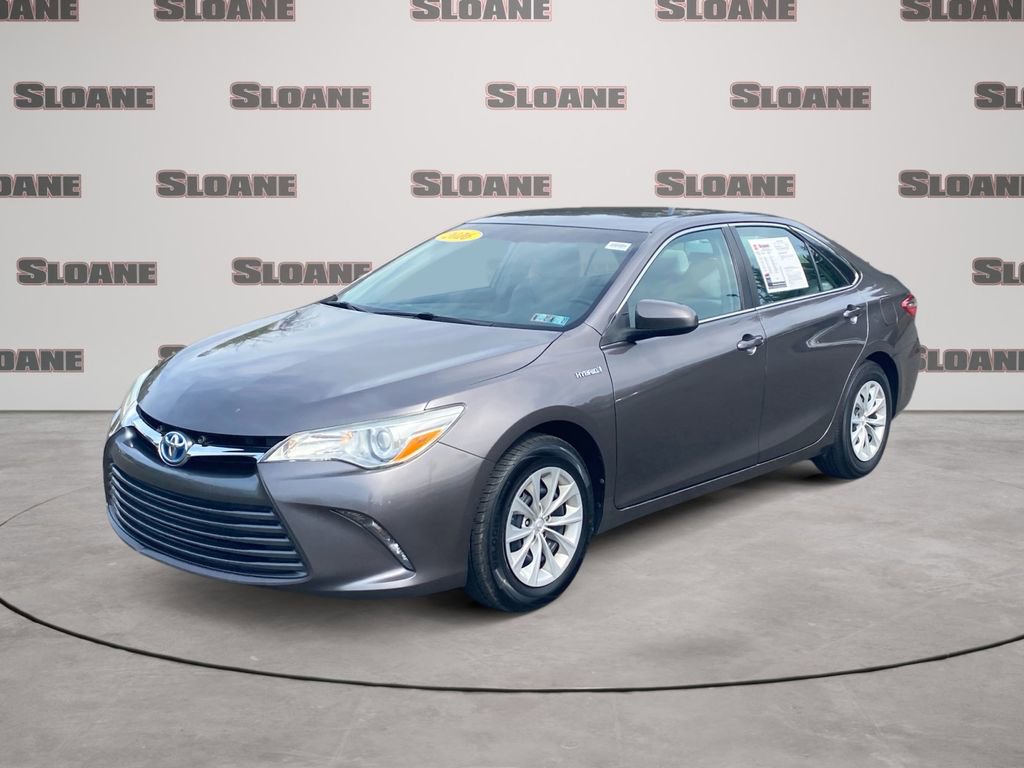 Used 2016 Toyota Camry LE image 1