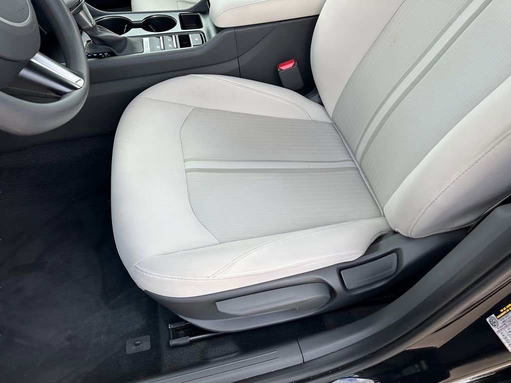 Used 2025 Hyundai Sonata SE image 11