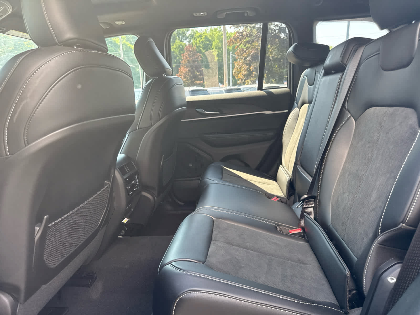 New 2026 Jeep Grand Cherokee Altitude AWD/4WD image 21