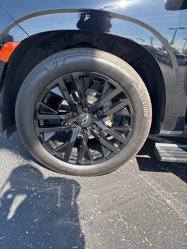 Used 2023 Chevrolet Tahoe High Country AWD/4WD image 9
