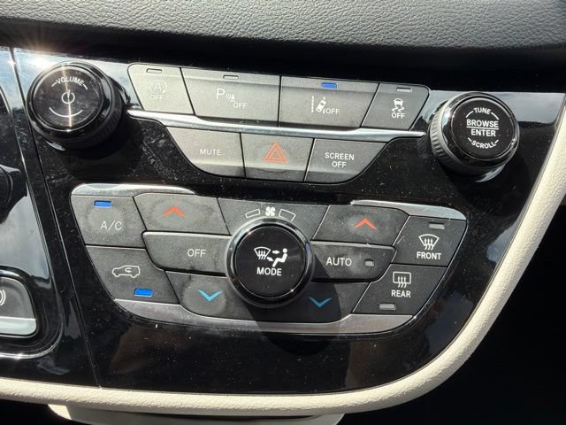 Used 2023 Chrysler Pacifica Touring-L FWD image 35