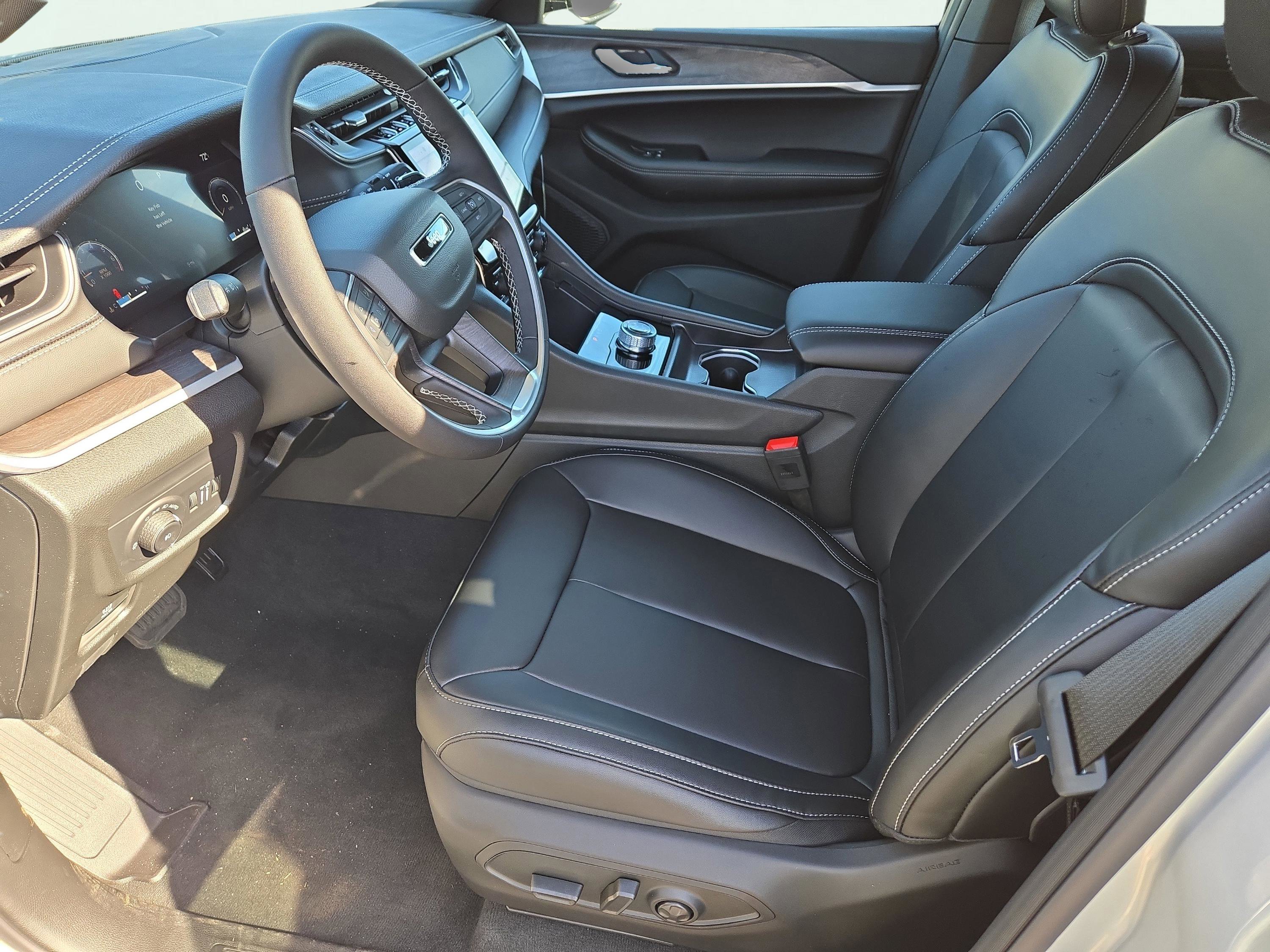 New 2025 Jeep Grand Cherokee L Limited image 15