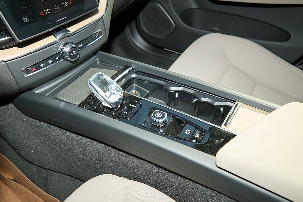 New 2026 Volvo XC60 T8 Plus w/ Protection Package Premier image 17